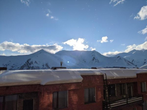 Club 2100 Ski in Studio Gudauri
